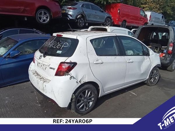 Toyota Yaris Hatchback, Petrol, 2015, White