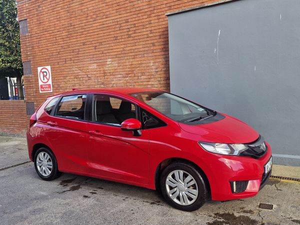 Honda Jazz Hatchback, Petrol, 2018, Red