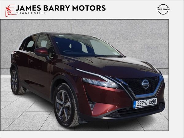 Nissan Qashqai MPV, Petrol, 2022, Red