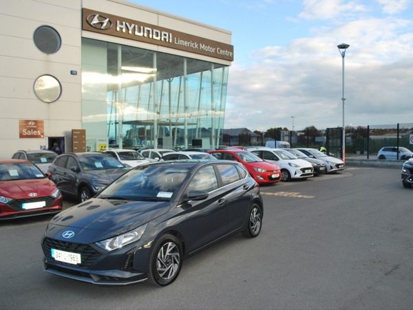 Hyundai i20 Hatchback, Petrol, 2024, Grey