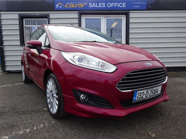 Ford Fiesta Hatchback, Petrol, 2013, Red