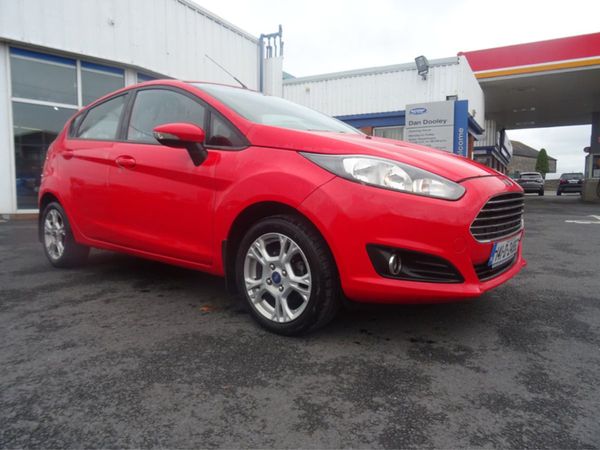 Ford Fiesta Hatchback, Petrol, 2014, Red