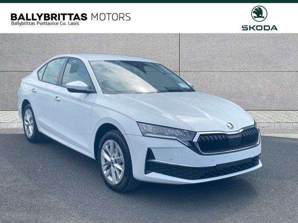 Skoda Octavia Saloon, Petrol, 2025, White