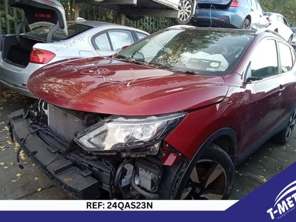 Nissan Qashqai SUV, Diesel, 2017, Red