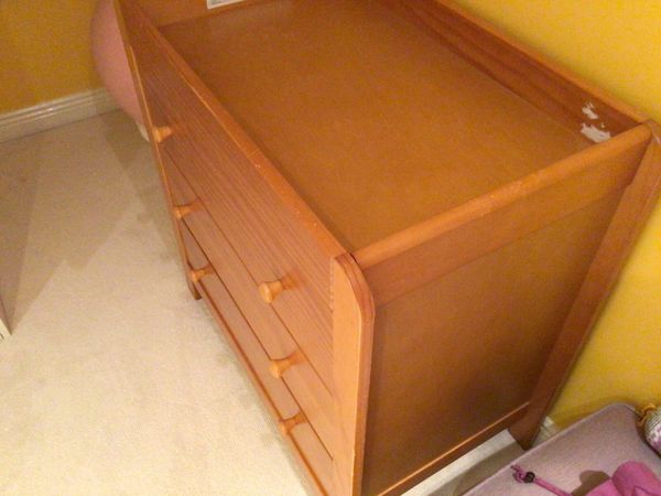 Kinderkraft changing table dresser best sale