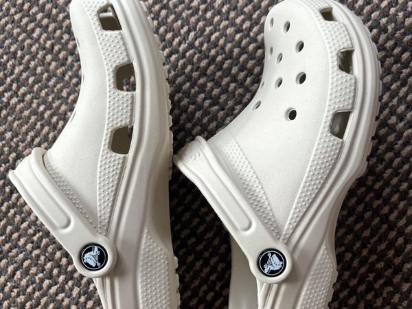 Womens size 4 crocs sales