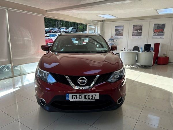 Nissan Qashqai SUV, Petrol, 2017, Red