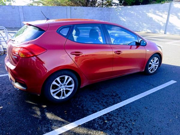 Kia Ceed Hatchback, Diesel, 2014, Red