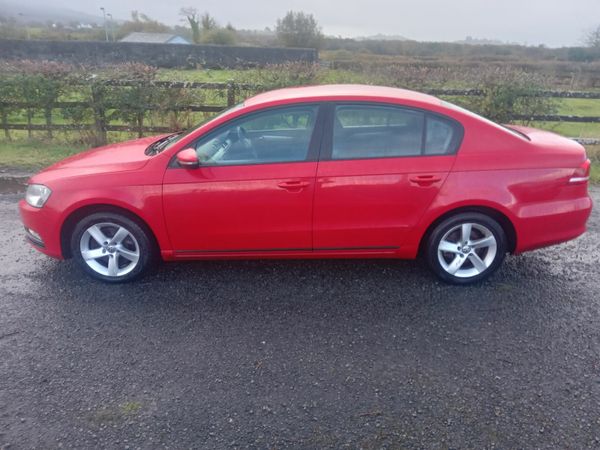 Volkswagen Passat Saloon, Diesel, 2013, Red