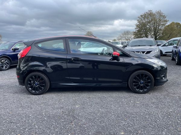 Ford Fiesta Hatchback, Petrol, 2016, Black