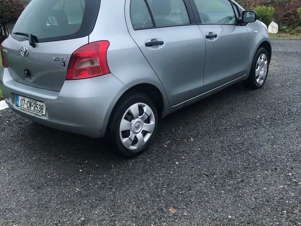 Toyota Yaris Hatchback, Petrol, 2007, Silver