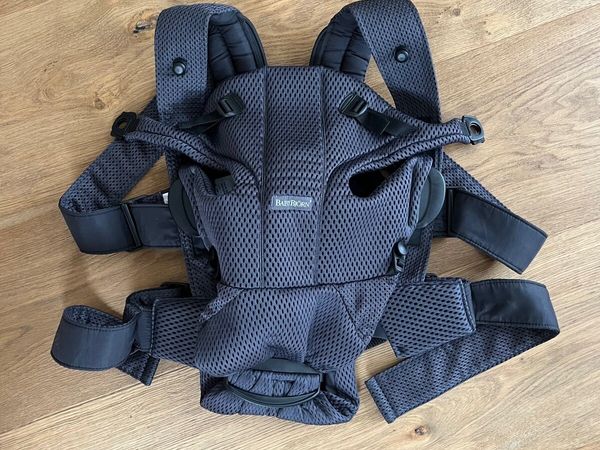 Mothers on the move baby carrier on sale