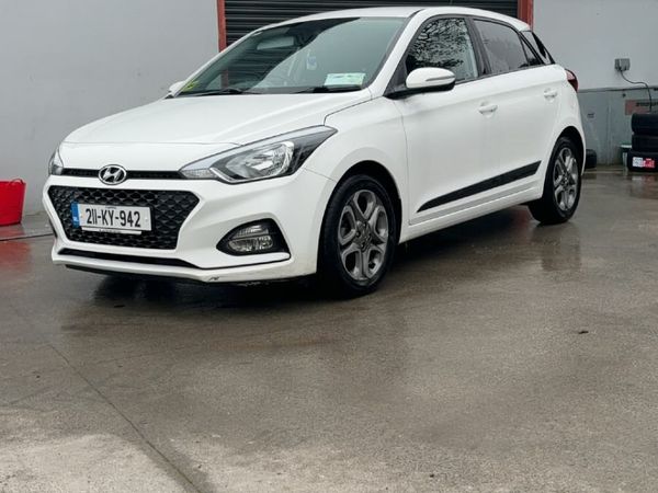 Hyundai i20 Hatchback, Petrol, 2021, White