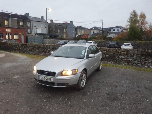 Volvo S40 Saloon, Petrol, 2006, Silver