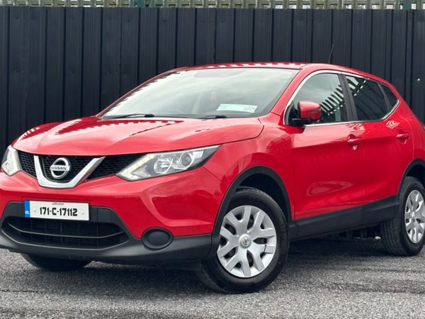 Nissan Qashqai SUV, Petrol, 2017, Red