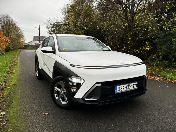 Hyundai KONA MPV, Petrol, 2023, White