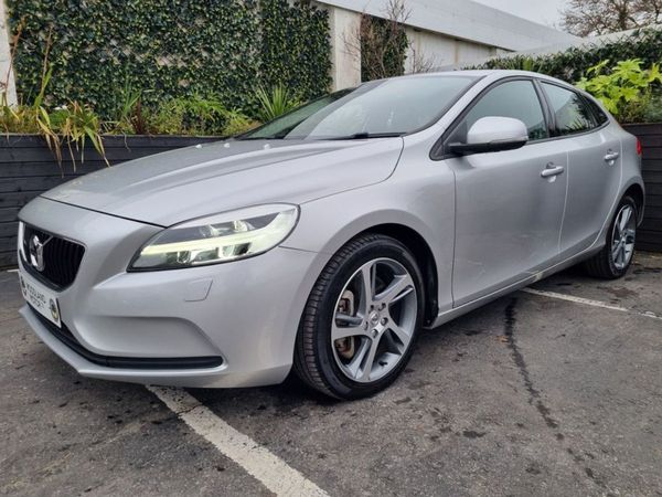 Volvo V40 Hatchback, Diesel, 2016, Silver