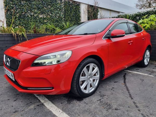 Volvo V40 Hatchback, Petrol, 2017, Red