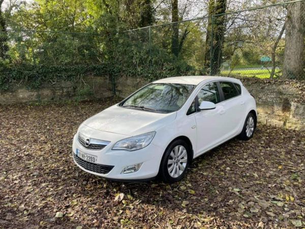 Opel Astra Hatchback, Diesel, 2011, White