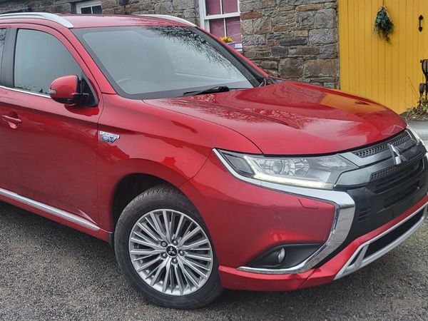 Mitsubishi Outlander SUV, Petrol Hybrid, 2020, Red