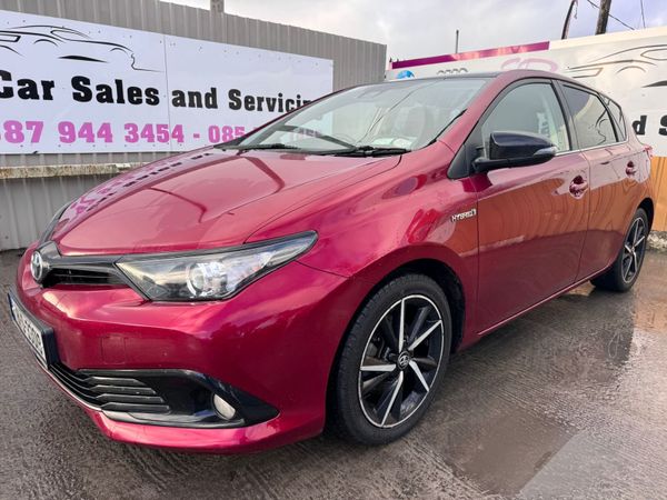 Toyota Auris MPV, Petrol Hybrid, 2018, Red