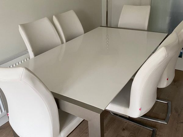 Kitchen table and chairs done deal sale