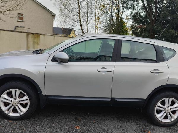 Nissan Qashqai Hatchback, Petrol, 2011, Silver