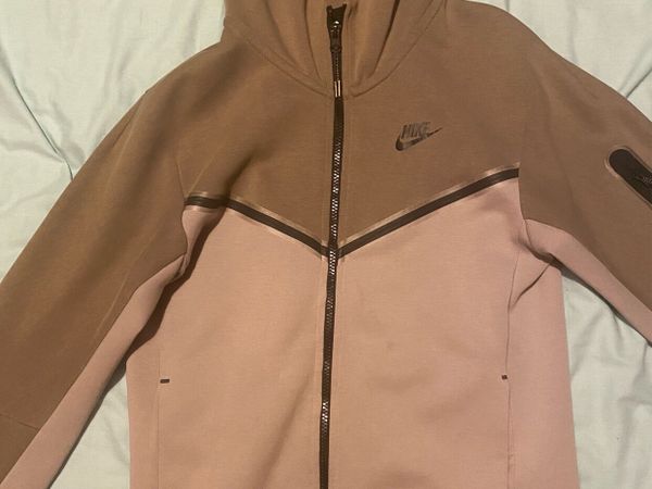 Tech fleece sale mens hotsell