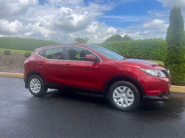 Nissan Qashqai MPV, Diesel, 2014, Red