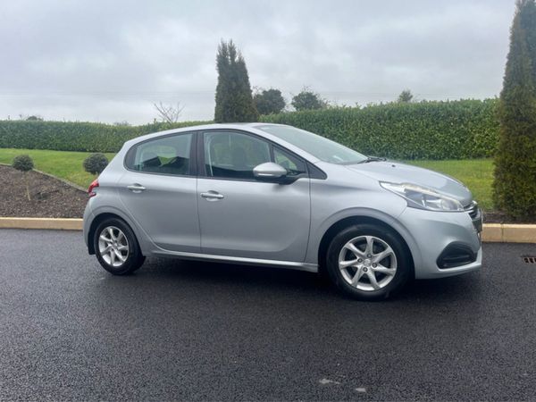 Peugeot 208 Hatchback, Petrol, 2016, Silver