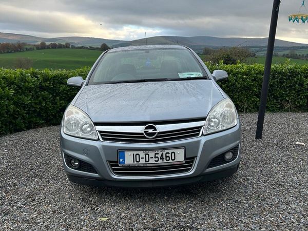 Opel Astra Saloon, Petrol, 2010, Silver