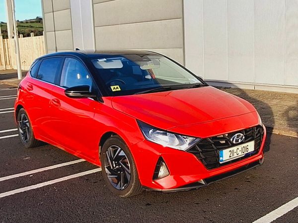 Hyundai i20 Hatchback, Petrol, 2021, Red