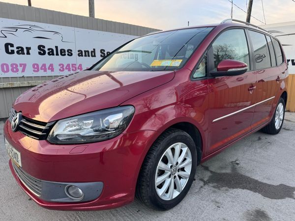 Volkswagen Touran MPV, Petrol, 2012, Red