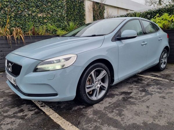 Volvo V40 Hatchback, Petrol, 2017, Blue