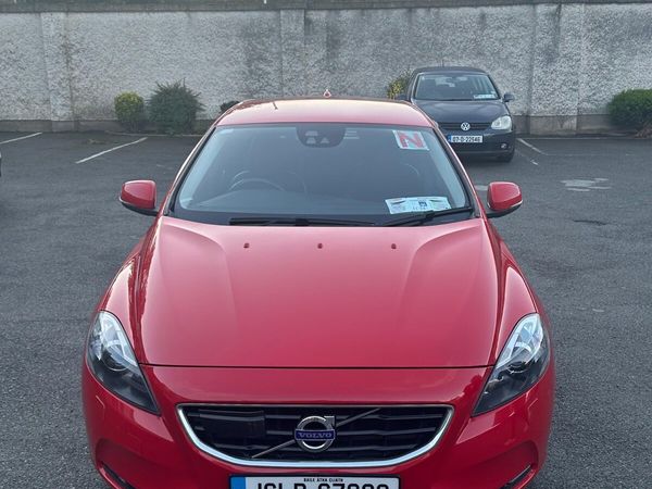 Volvo V40 Hatchback, Petrol, 2016, Red