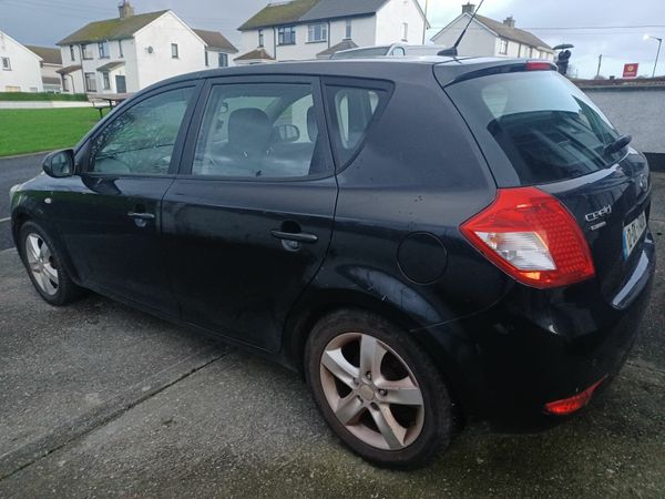 Kia Ceed Hatchback, Petrol, 2012, Black