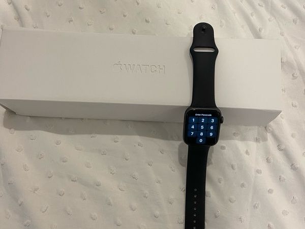 Apple watch deals series 7000 no charger