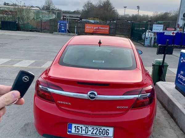 Opel Insignia Saloon, Diesel, 2015, Red