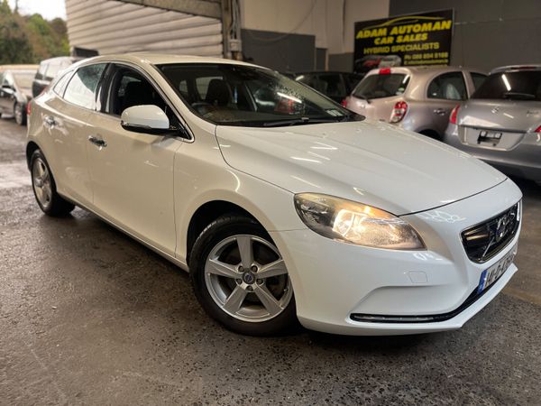 Volvo V40 Hatchback, Petrol, 2014, White