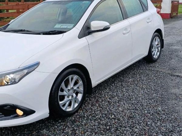 Toyota Auris Hatchback, Diesel, 2016, White