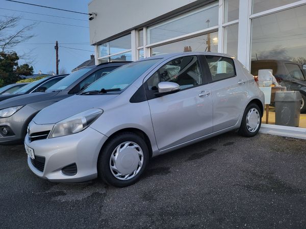 Toyota Yaris Hatchback, Petrol, 2014, Silver