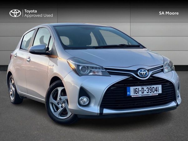 Toyota Yaris Hatchback, Hybrid, 2016, Silver