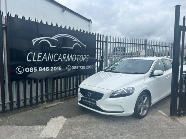 Volvo V40 Hatchback, Petrol, 2015, White