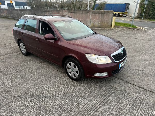 Skoda Octavia Estate, Diesel, 2012, Red