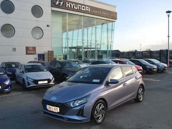 Hyundai i20 Hatchback, Petrol, 2024, Blue