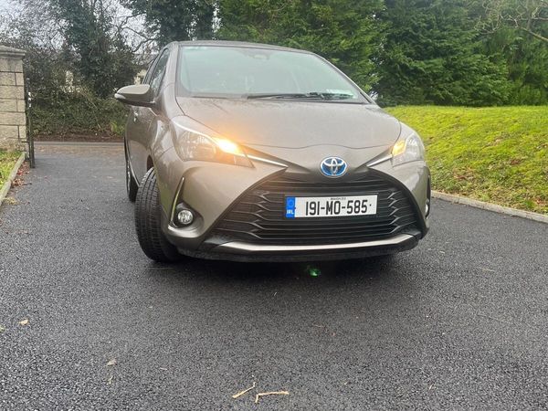 Toyota Yaris MPV, Petrol, 2019, Grey