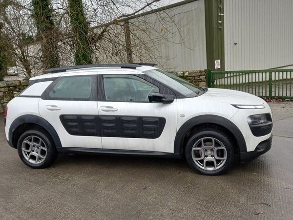 Citroen C4 Cactus Hatchback, Petrol, 2015, White