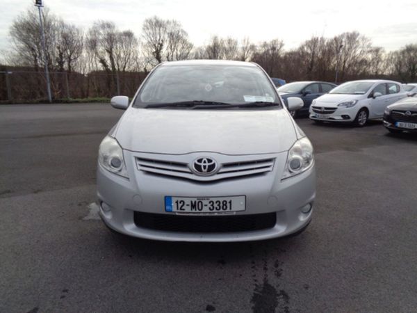 Toyota Auris Hatchback, Diesel, 2012, Silver