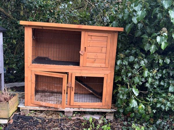 Rabbit hutches done deal hotsell