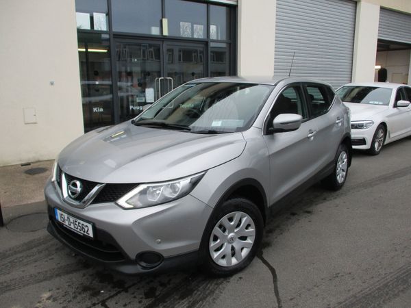 Nissan Qashqai Hatchback, Diesel, 2015, Silver